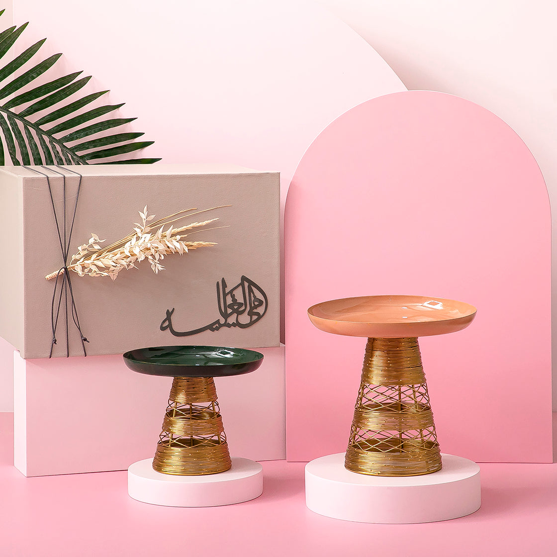 Set of 2 metal Plates with gift box