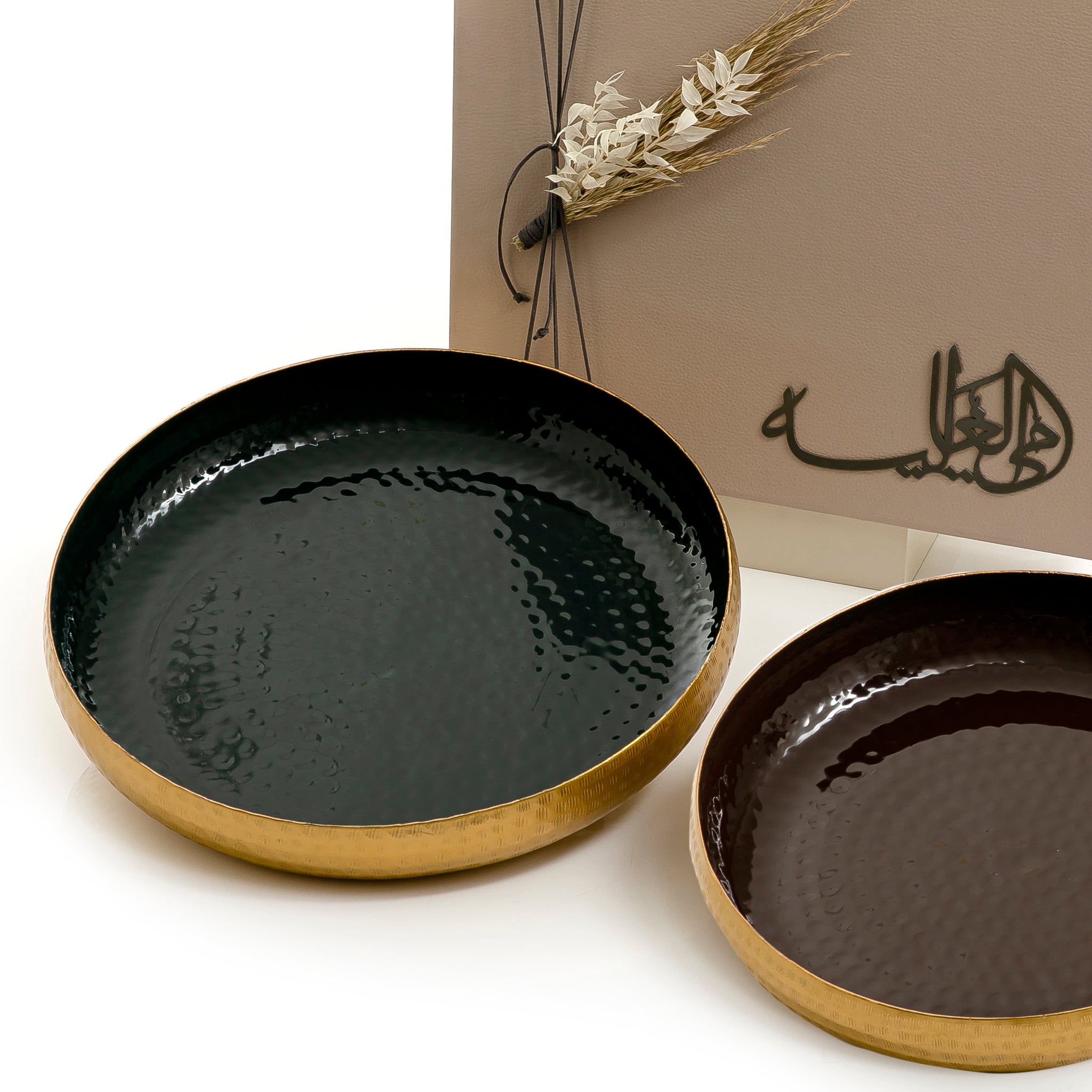Set of 2 metal Plates with gift box
