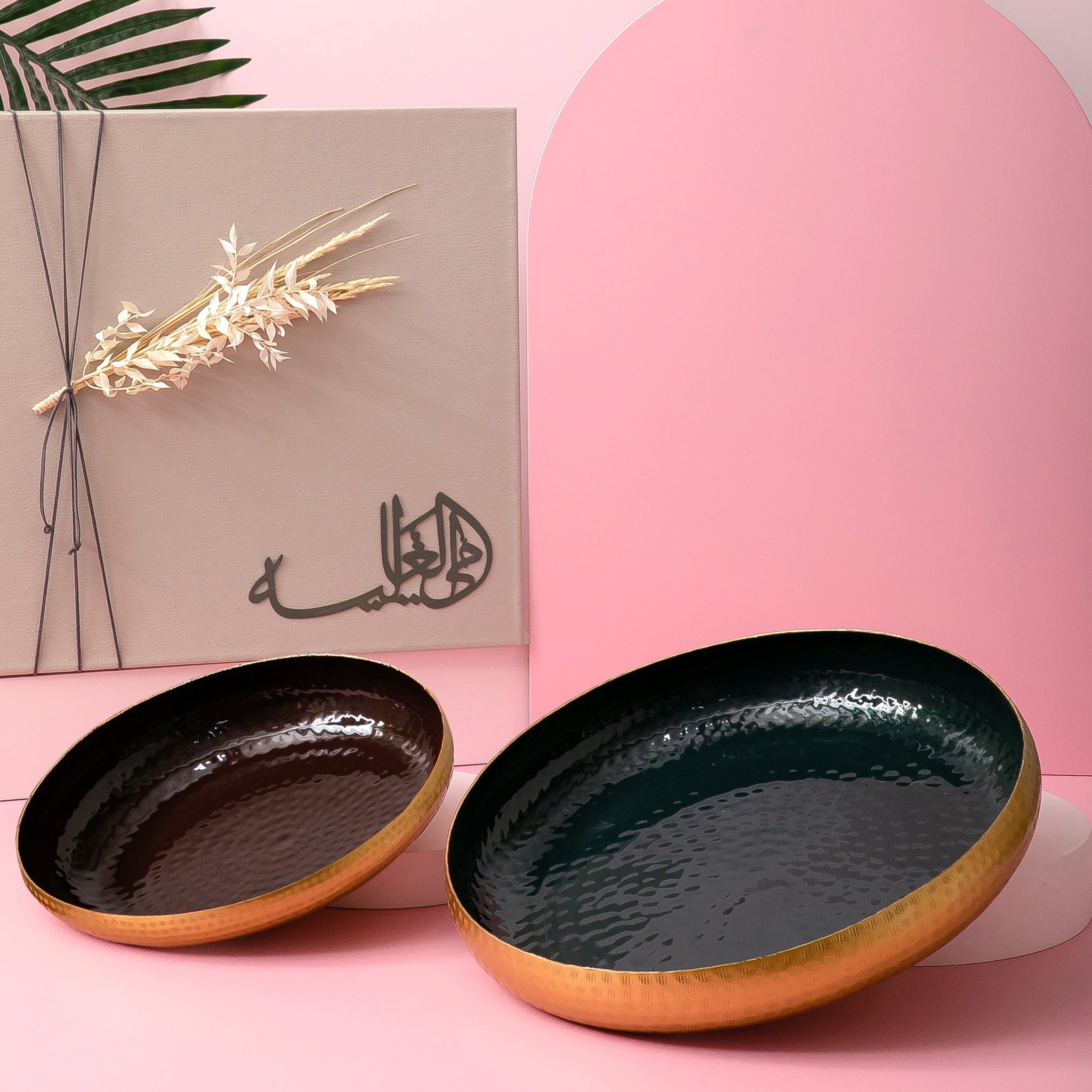 Set of 2 metal Plates with gift box