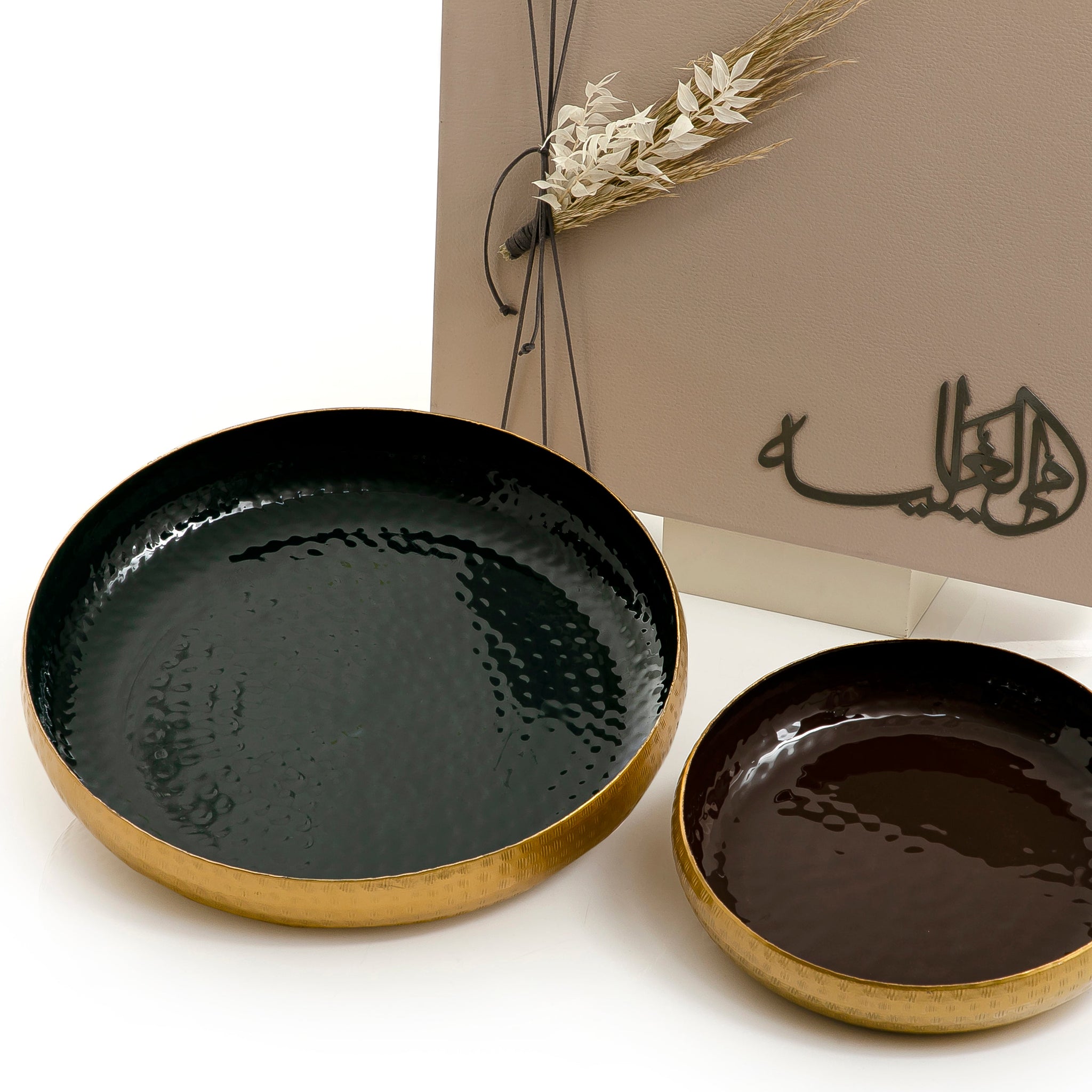 Set of 2 metal Plates with gift box