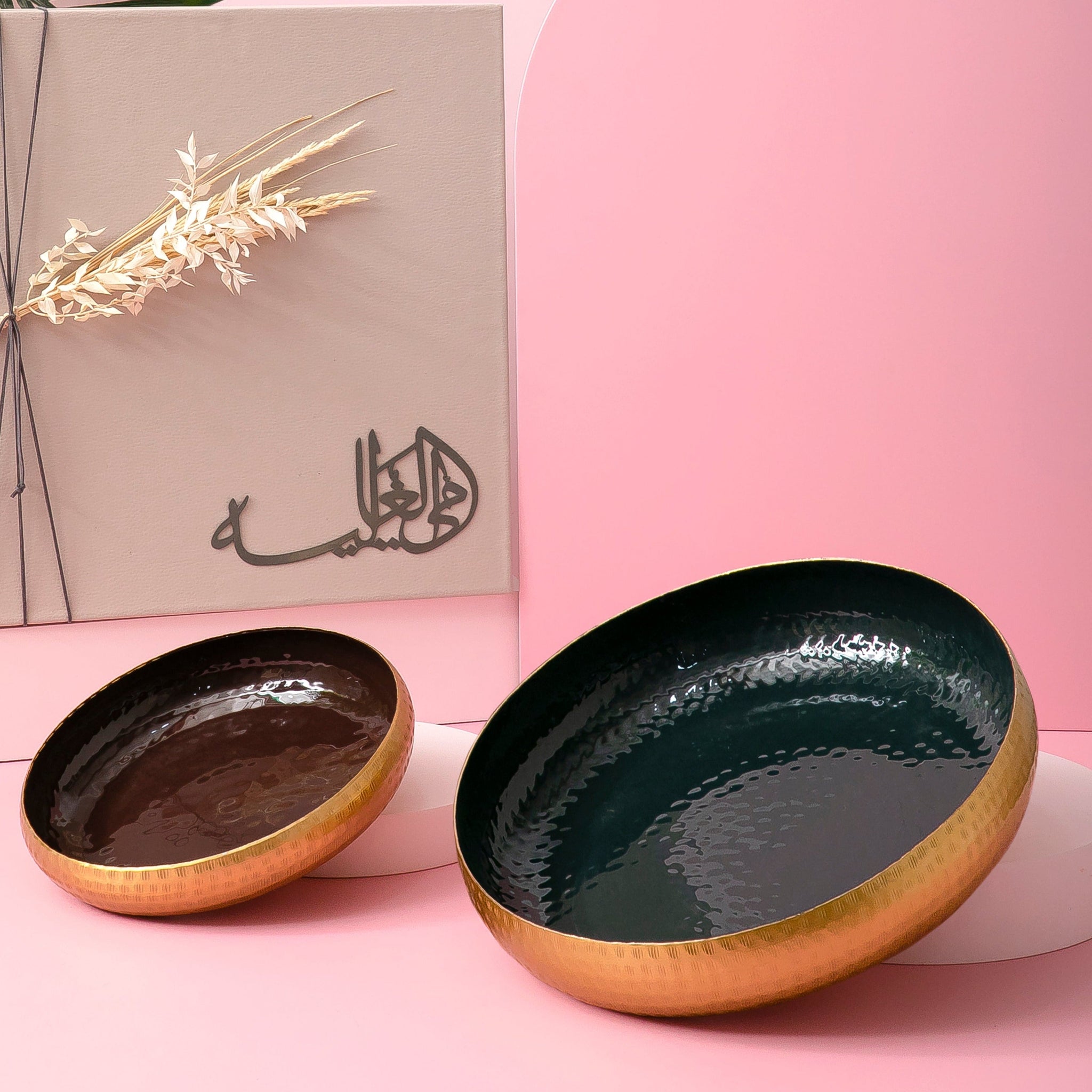 Set of 2 metal Plates with gift box