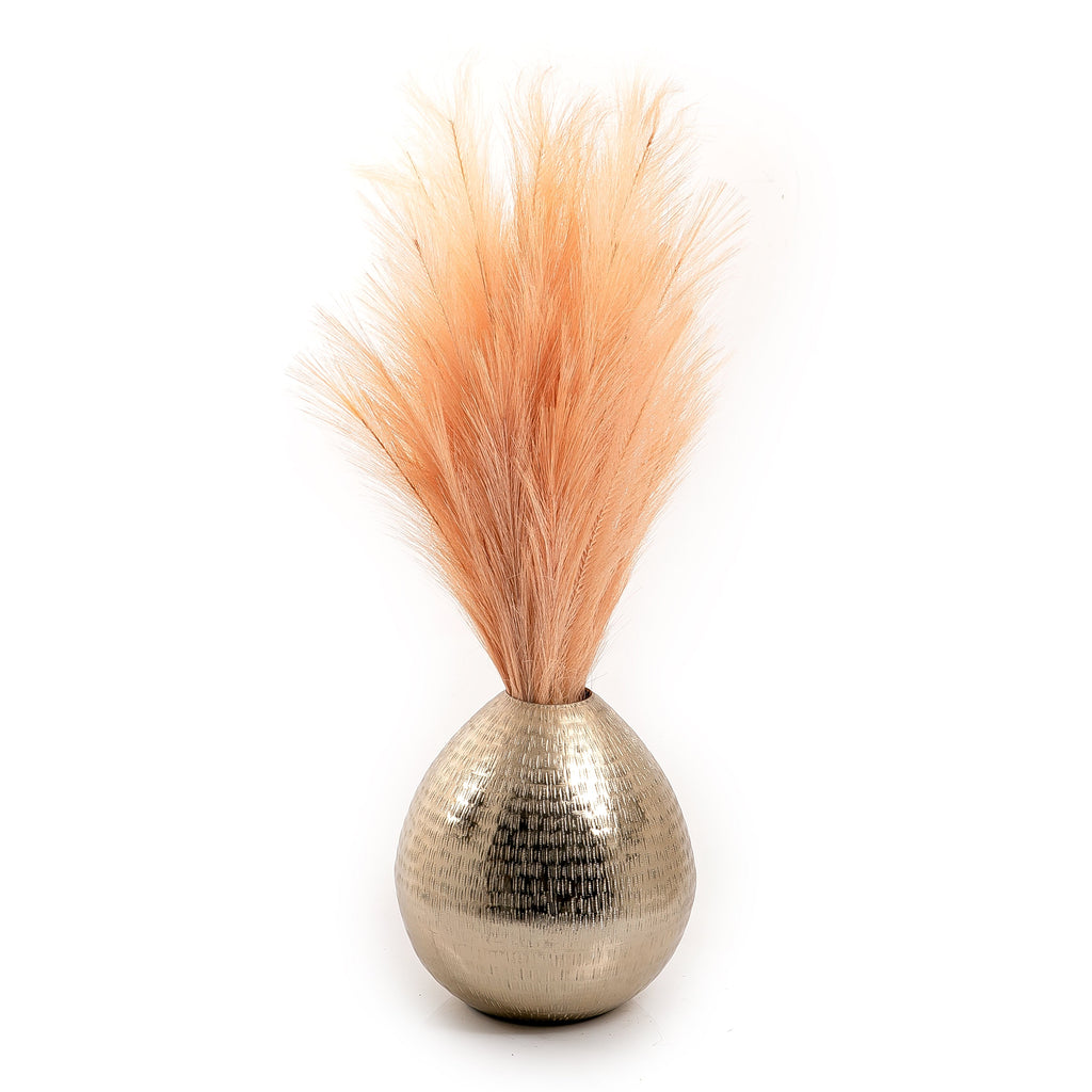 Reesh with metal vase