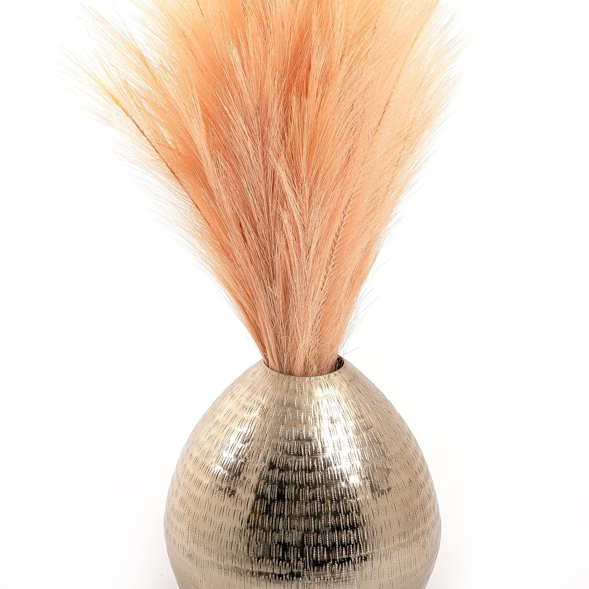 Reesh with metal vase