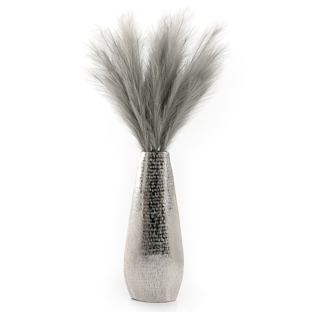 Reesh with metal vase