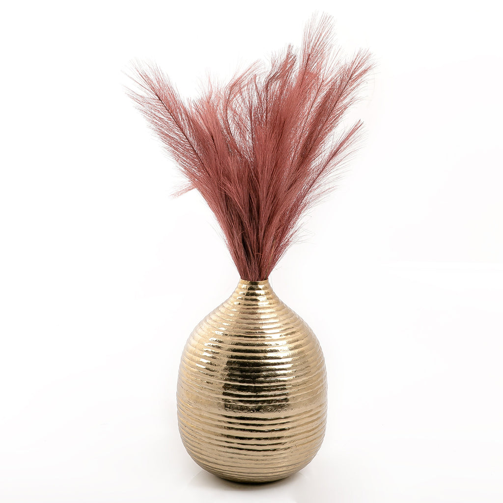 Reesh with metal vase