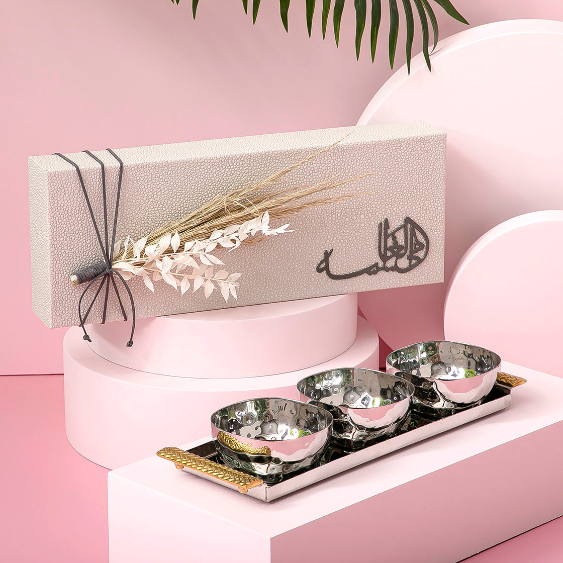 Set of 3 bowels and tray with gift box
