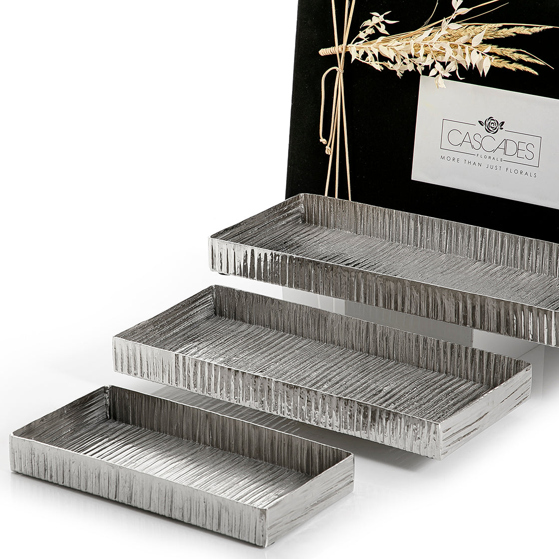 Set of 3 metal trays with gift box