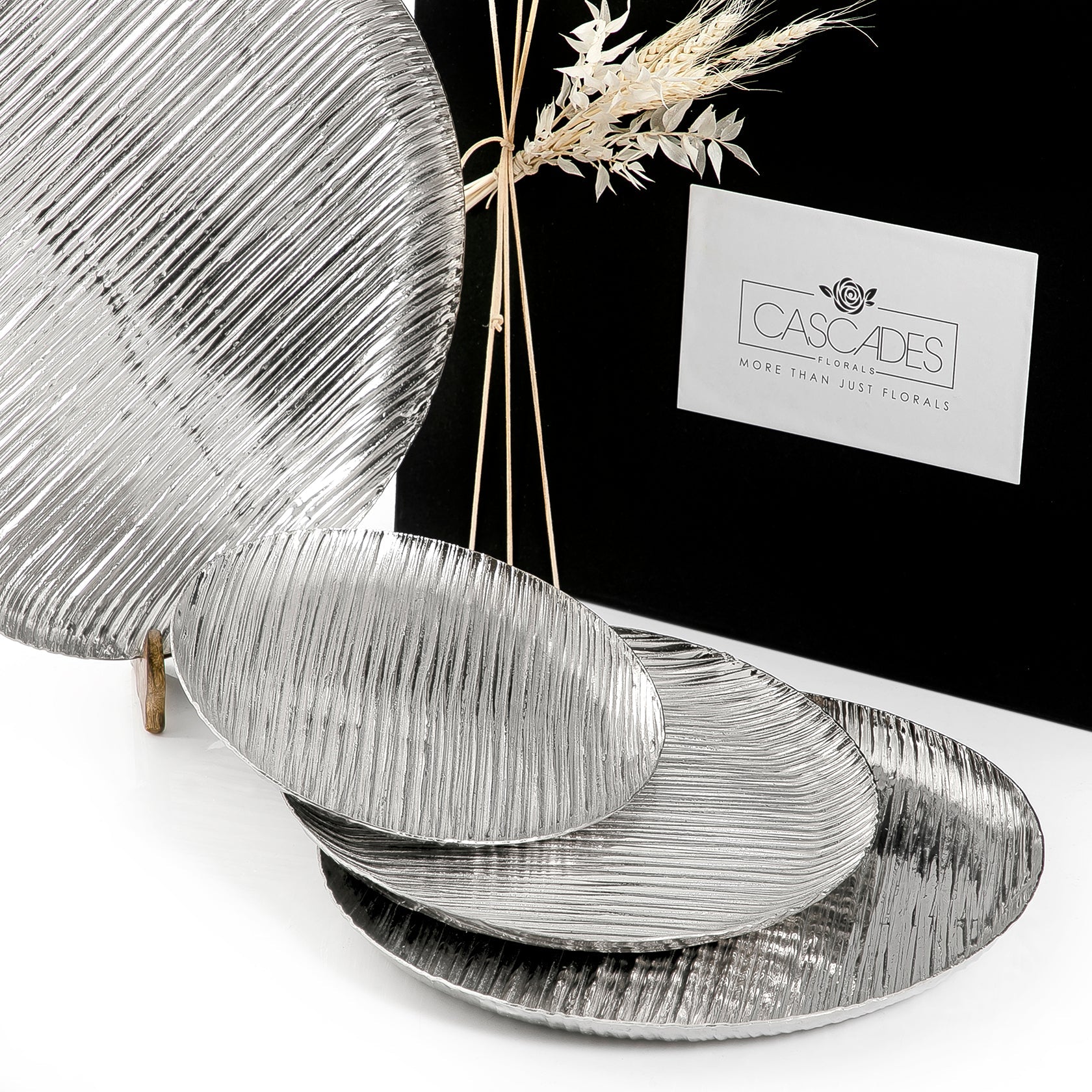 Set of 4 metal trays with gift box