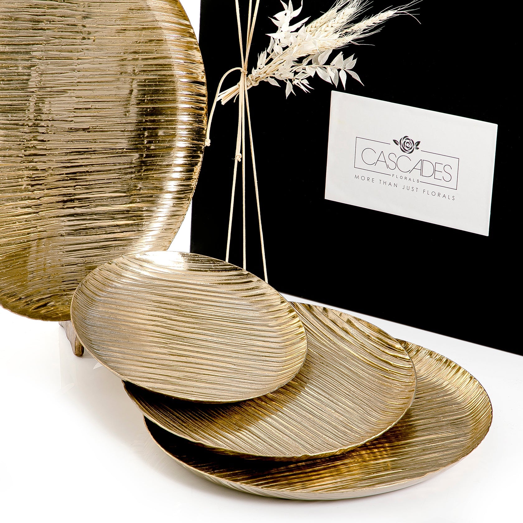 Set of 4 metal trays with gift box