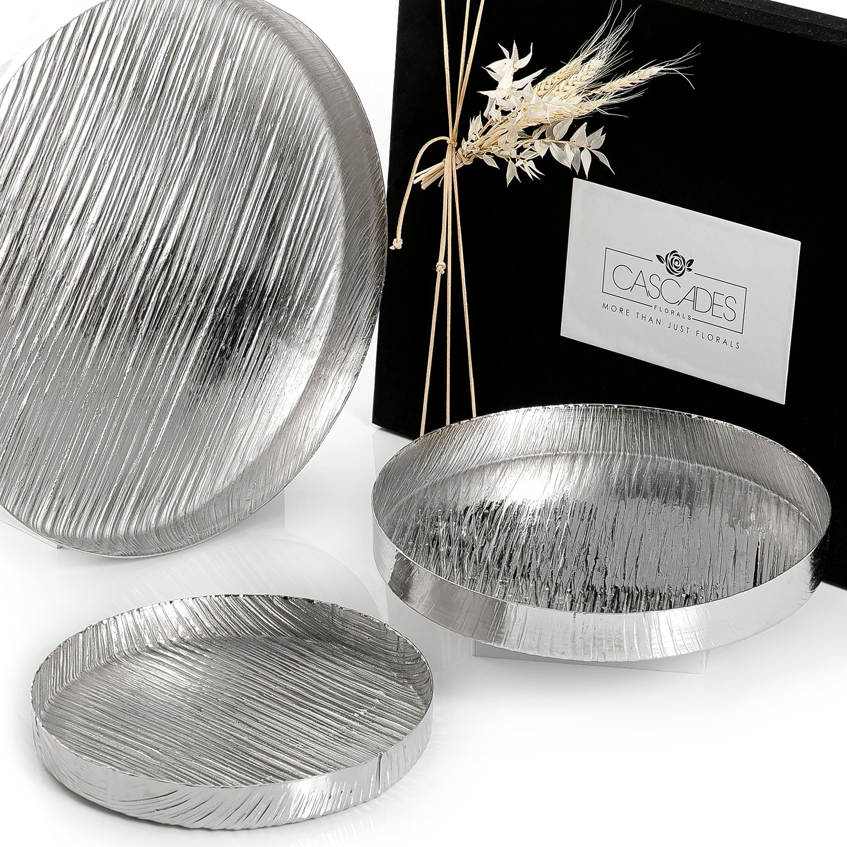 Set of 3 metal trays with gift box