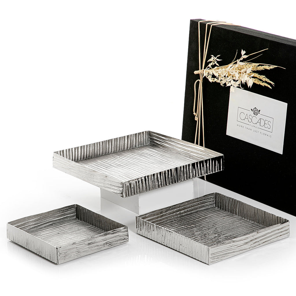 Set of 3 metal trays with gift box