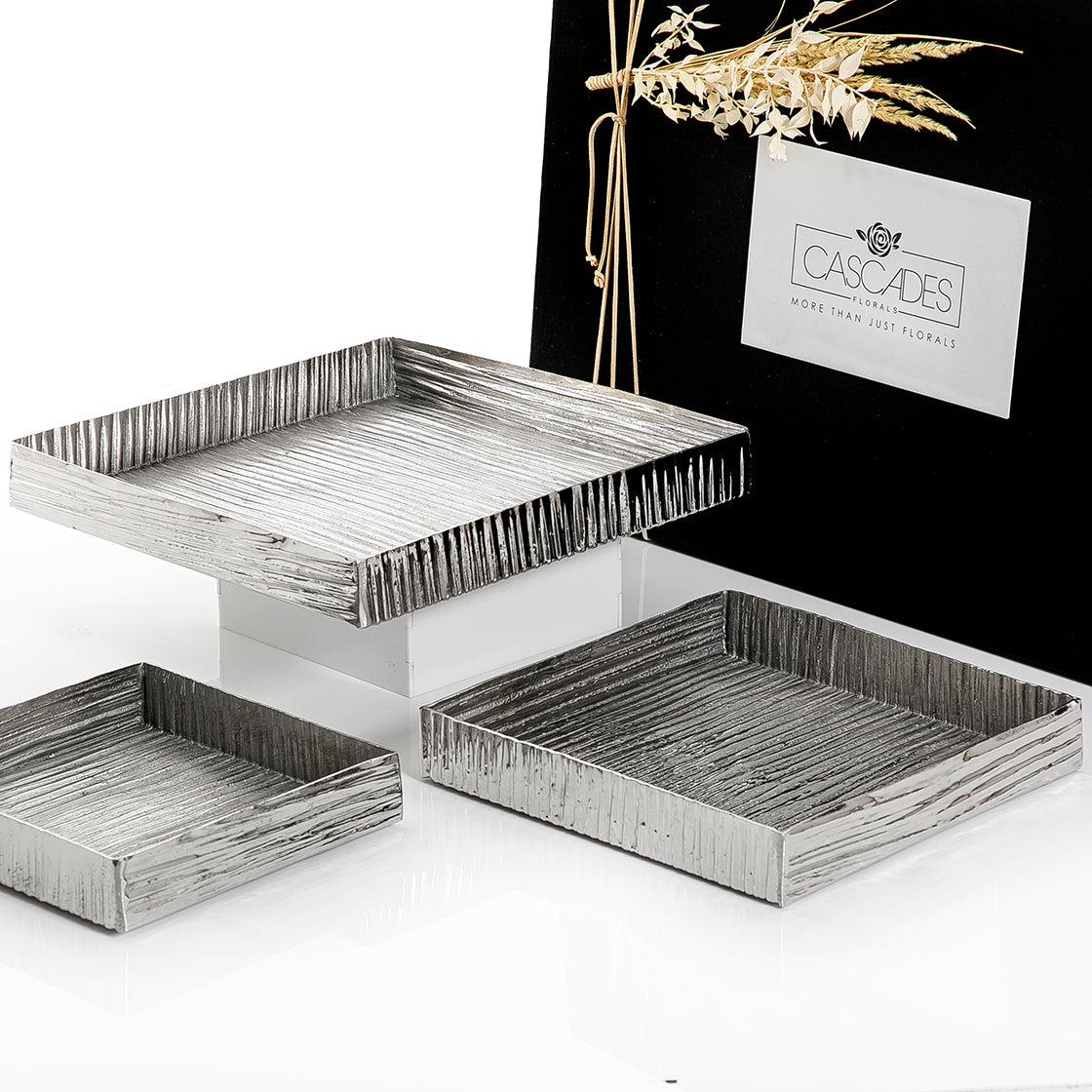 Set of 3 metal trays with gift box
