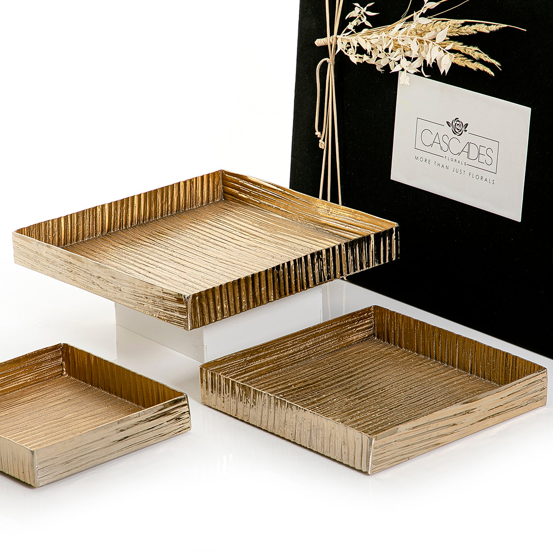 Set of 3 metal trays with gift box
