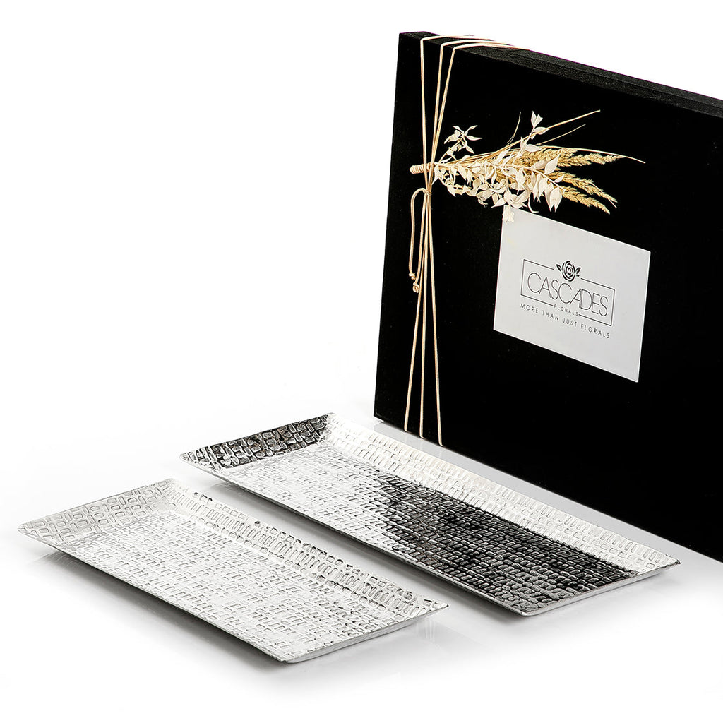 Set of 2 metal trays with gift box