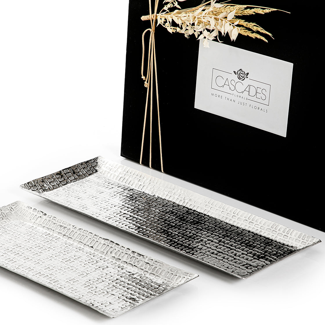 Set of 2 metal trays with gift box