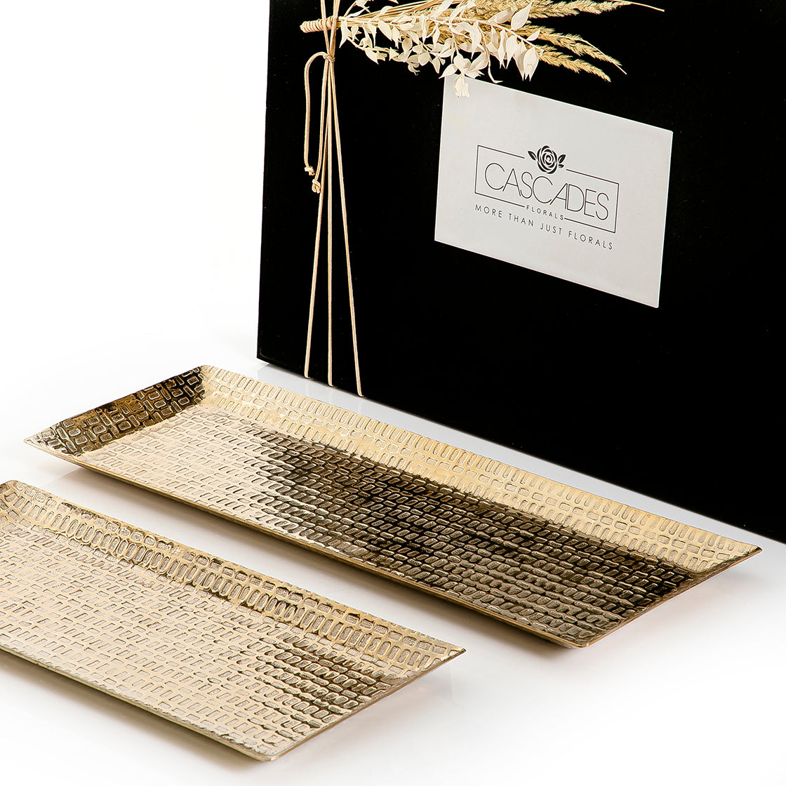 Set of 2 metal trays with gift box