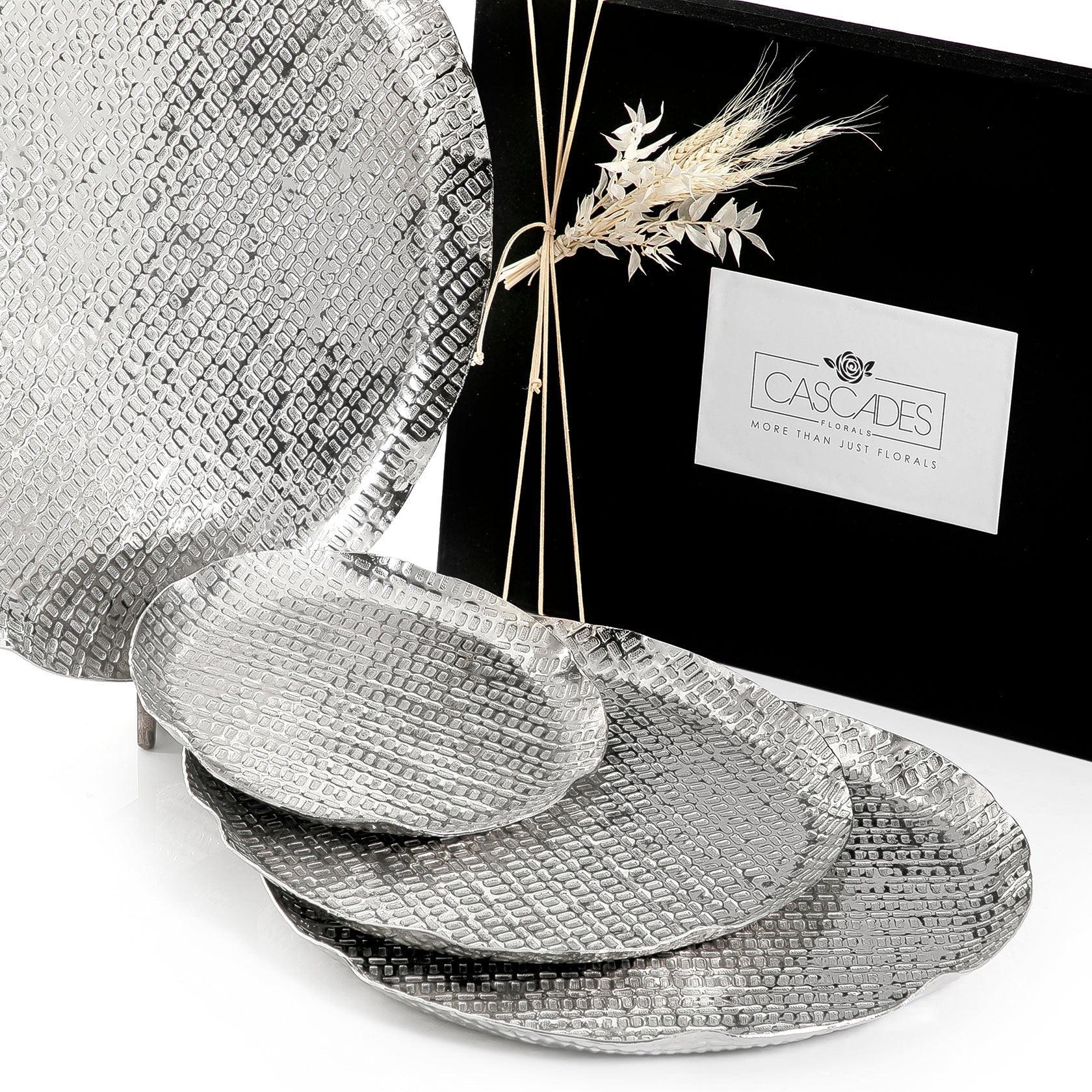 Set of 4 metal trays with gift box