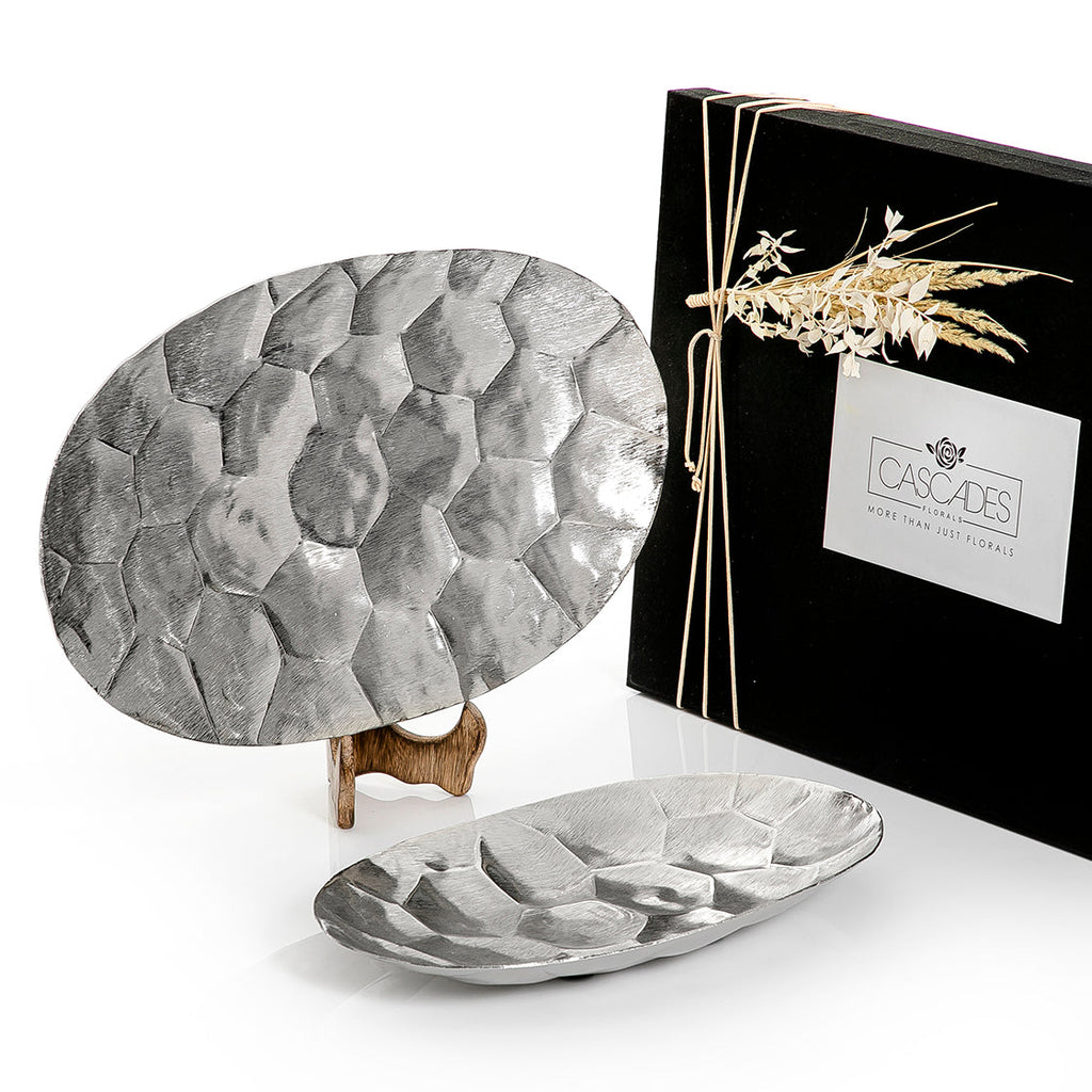 Set of 2 metal trays with gift box