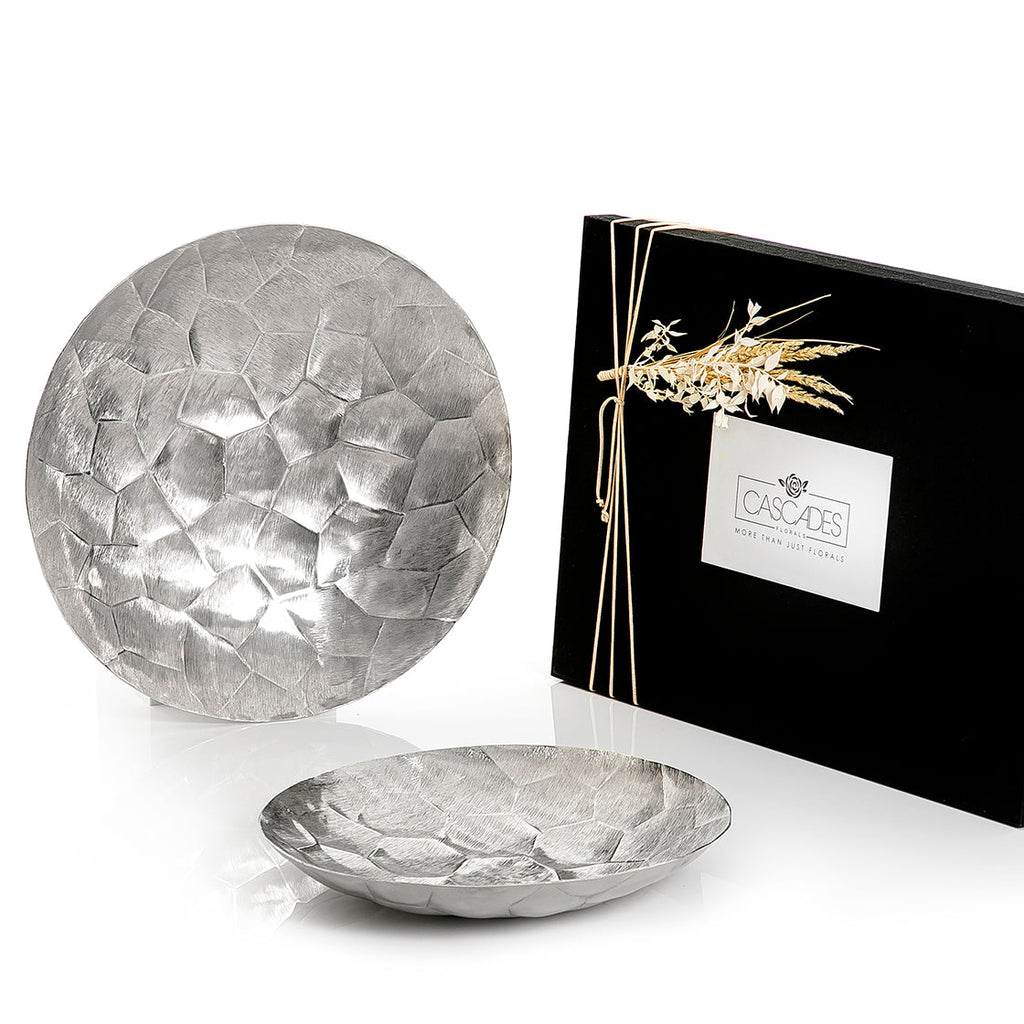 Set of 2 metal trays with gift box