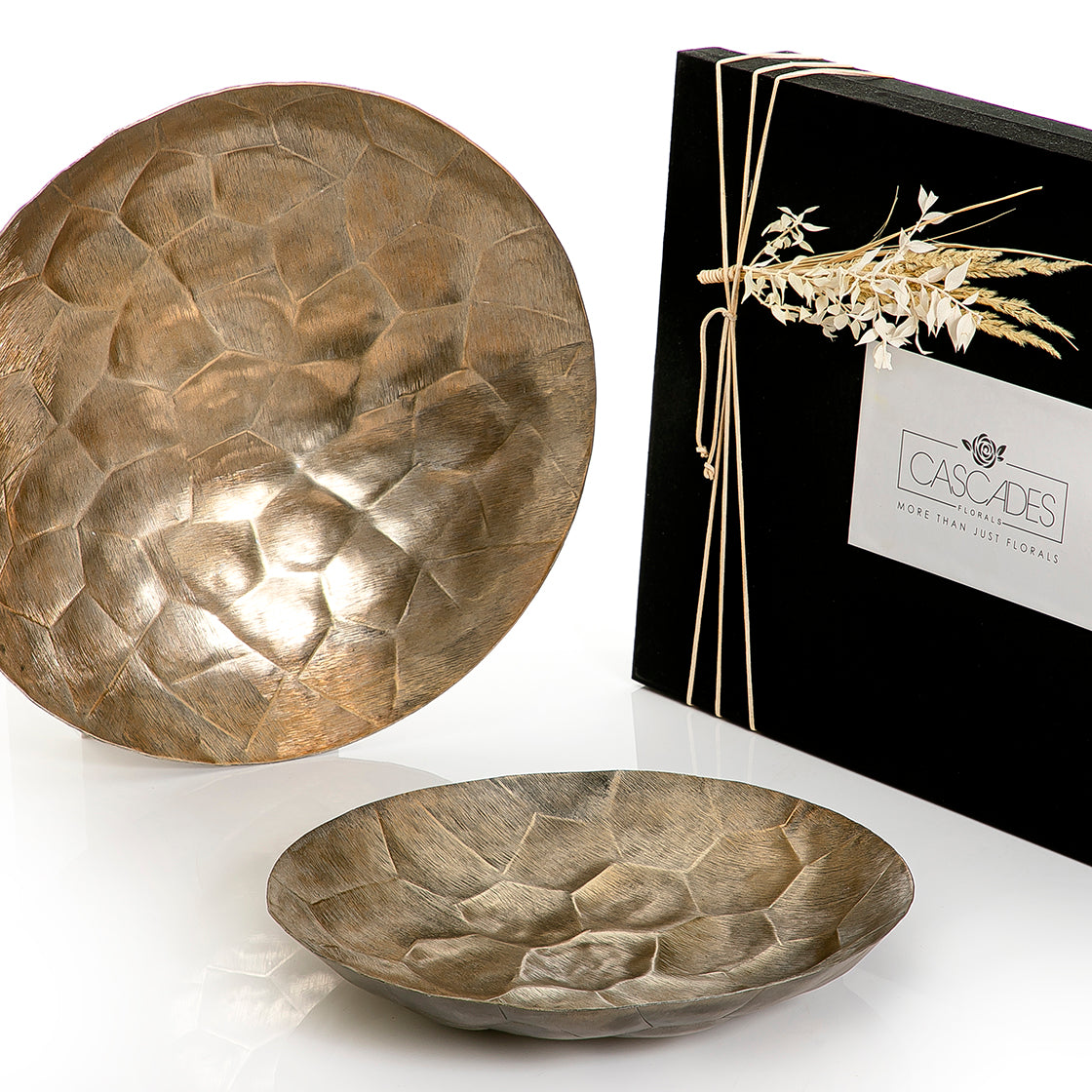 Set of 2 metal trays with gift box