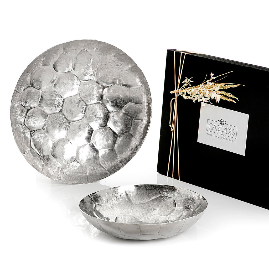 Set of 2 metal trays with gift box