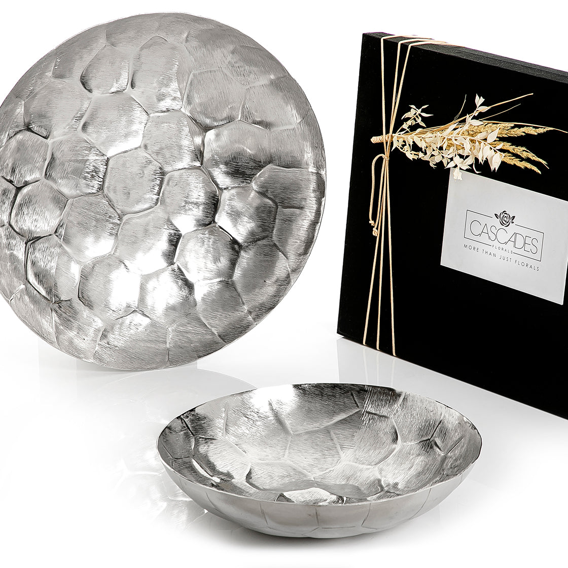 Set of 2 metal trays with gift box