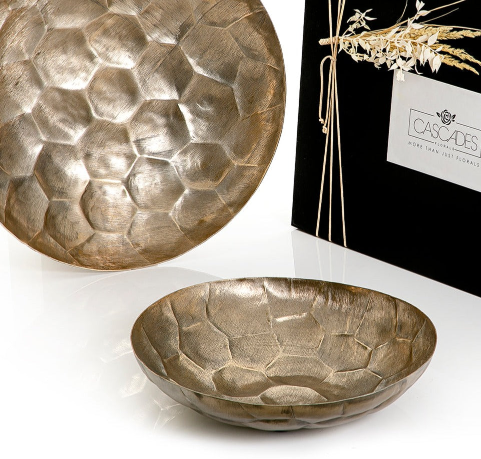 Set of 2 metal trays with gift box