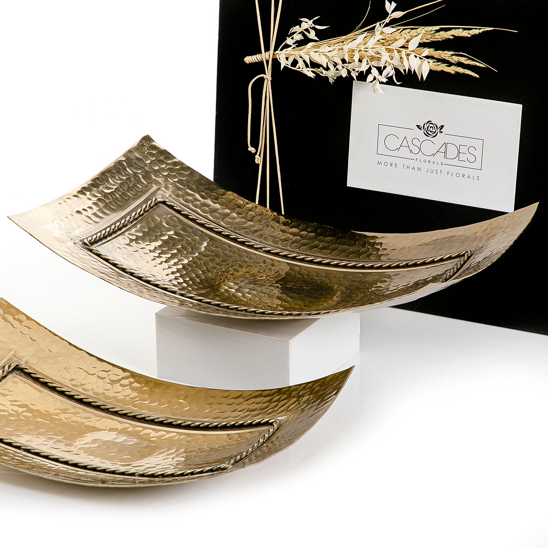 Set of 2 metal trays with gift box