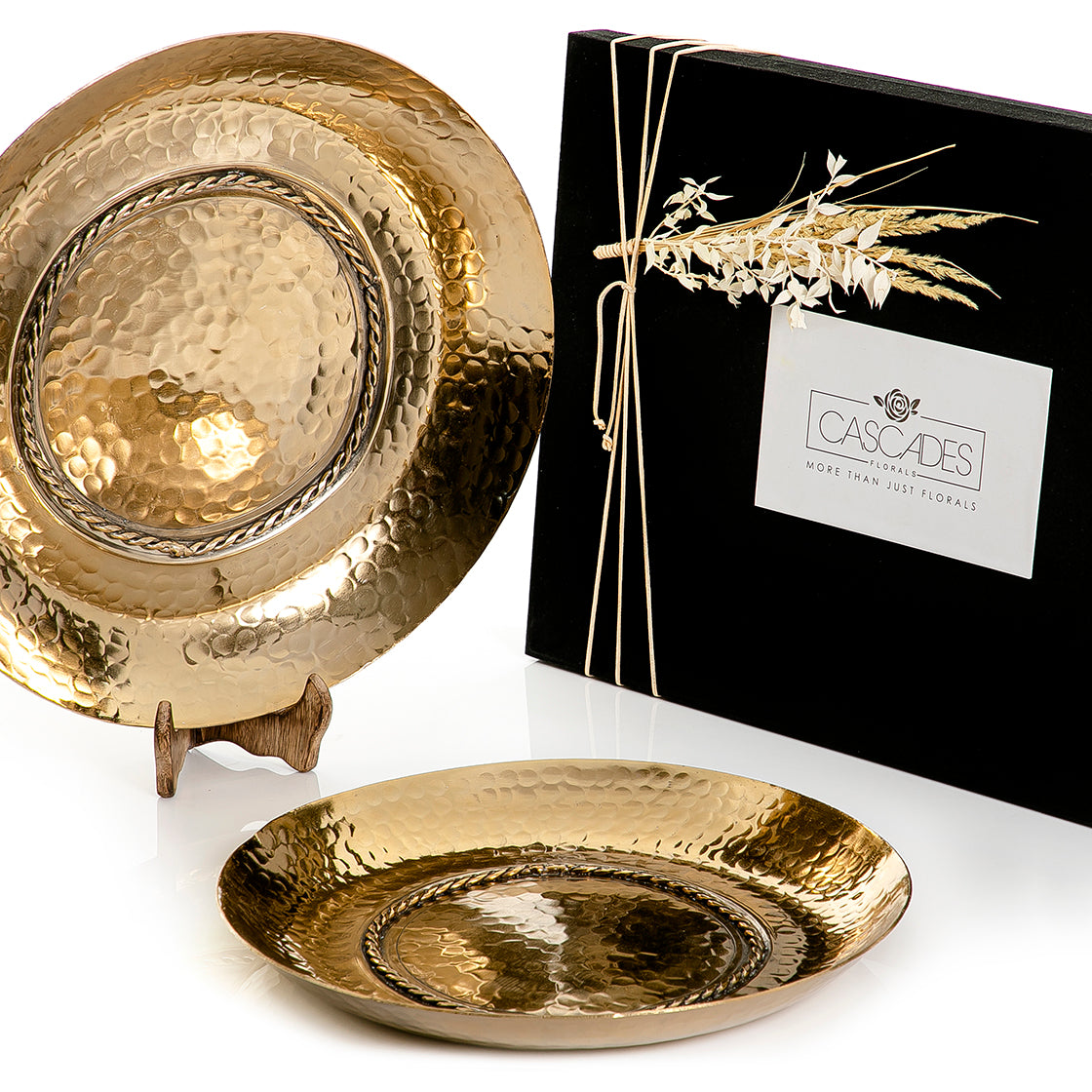 Set of 2 metal trays with gift box