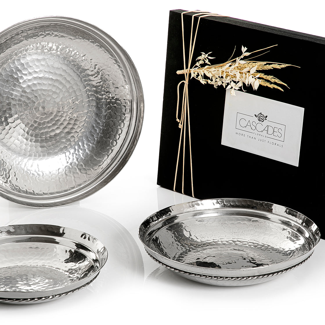 Set of 3 metal trays with gift box
