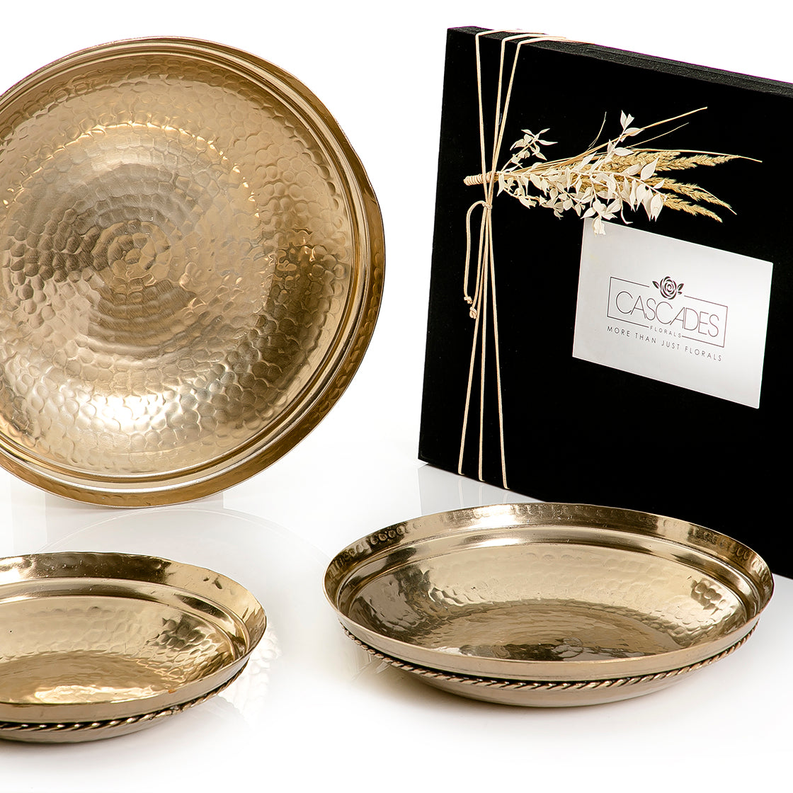 Set of 3 metal trays with gift box