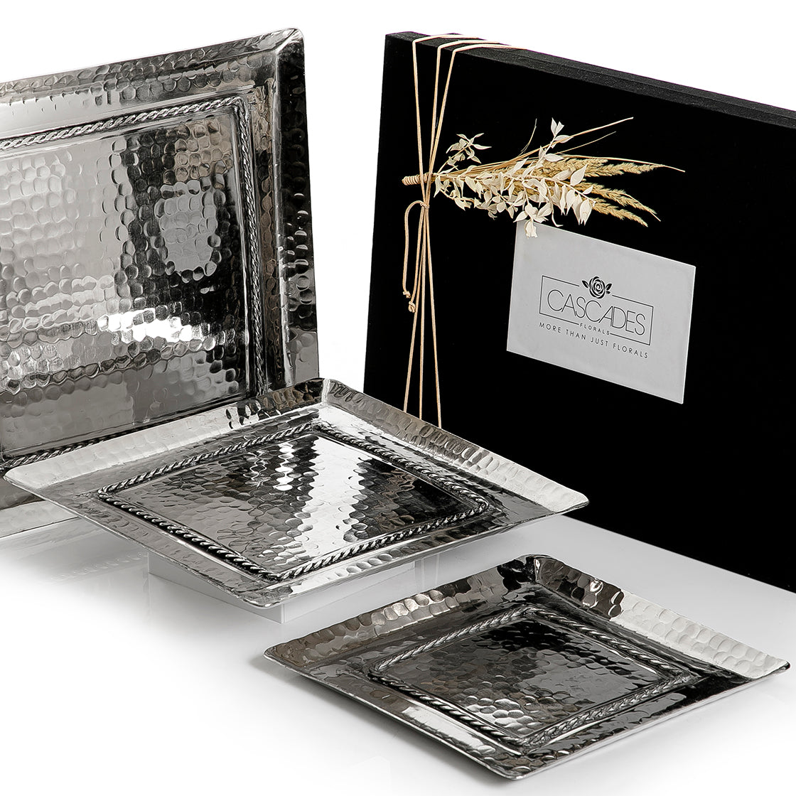 Set of 3 metal trays with gift box