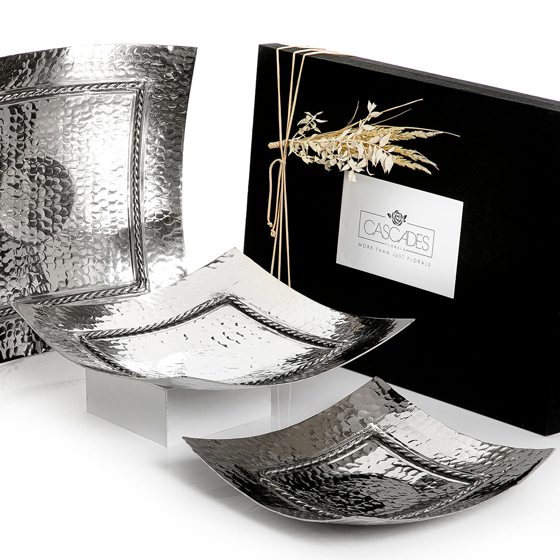 Set of 3 metal trays with gift box