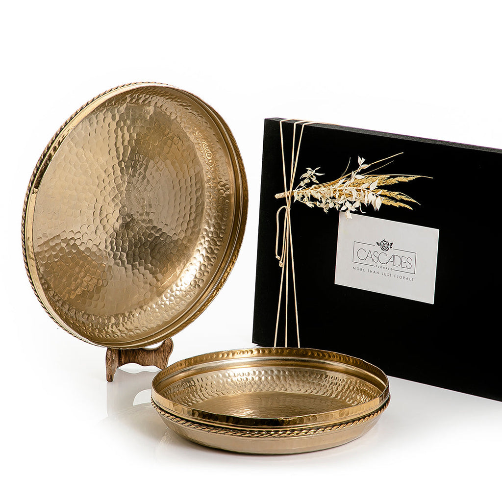 Set of 2 metal trays with gift box