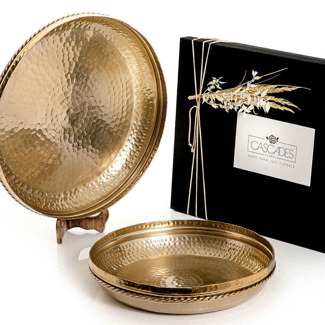 Set of 2 metal trays with gift box