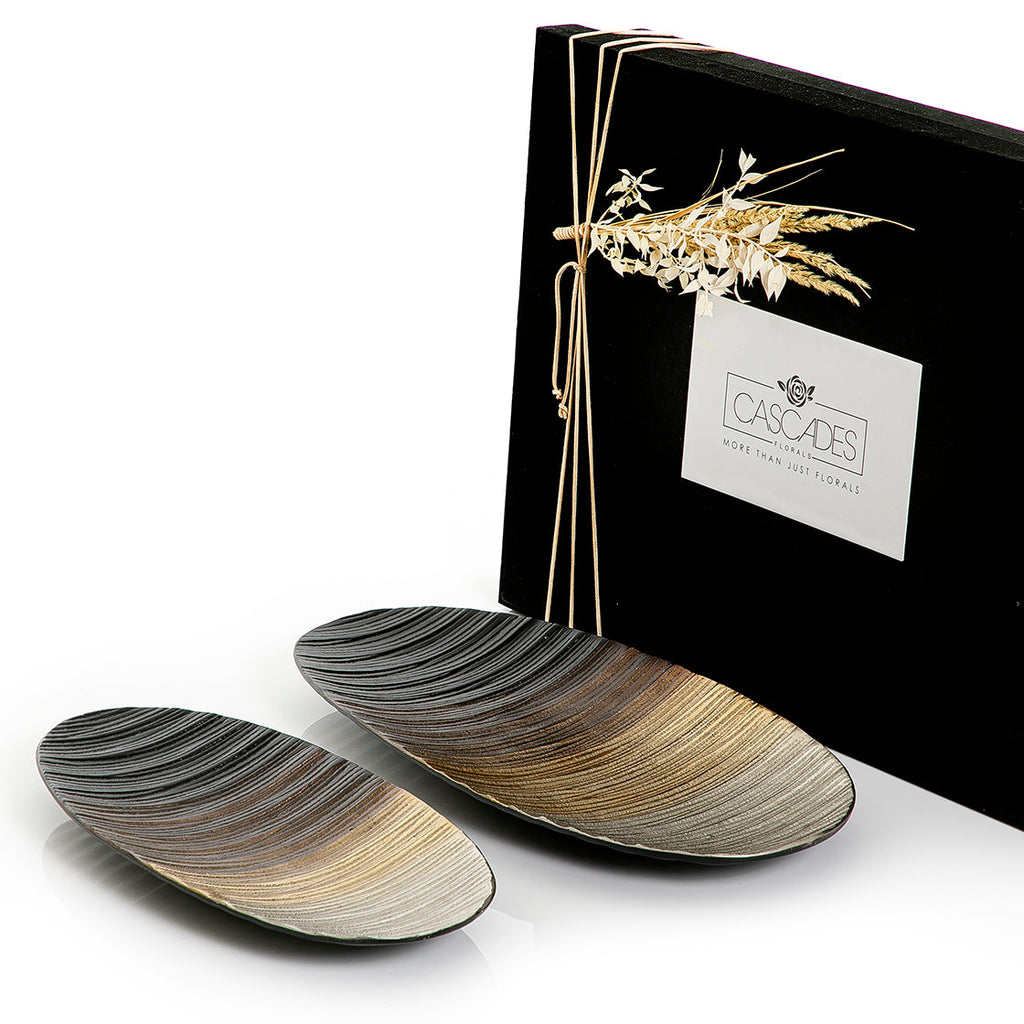 Set of 2 metal trays with gift box