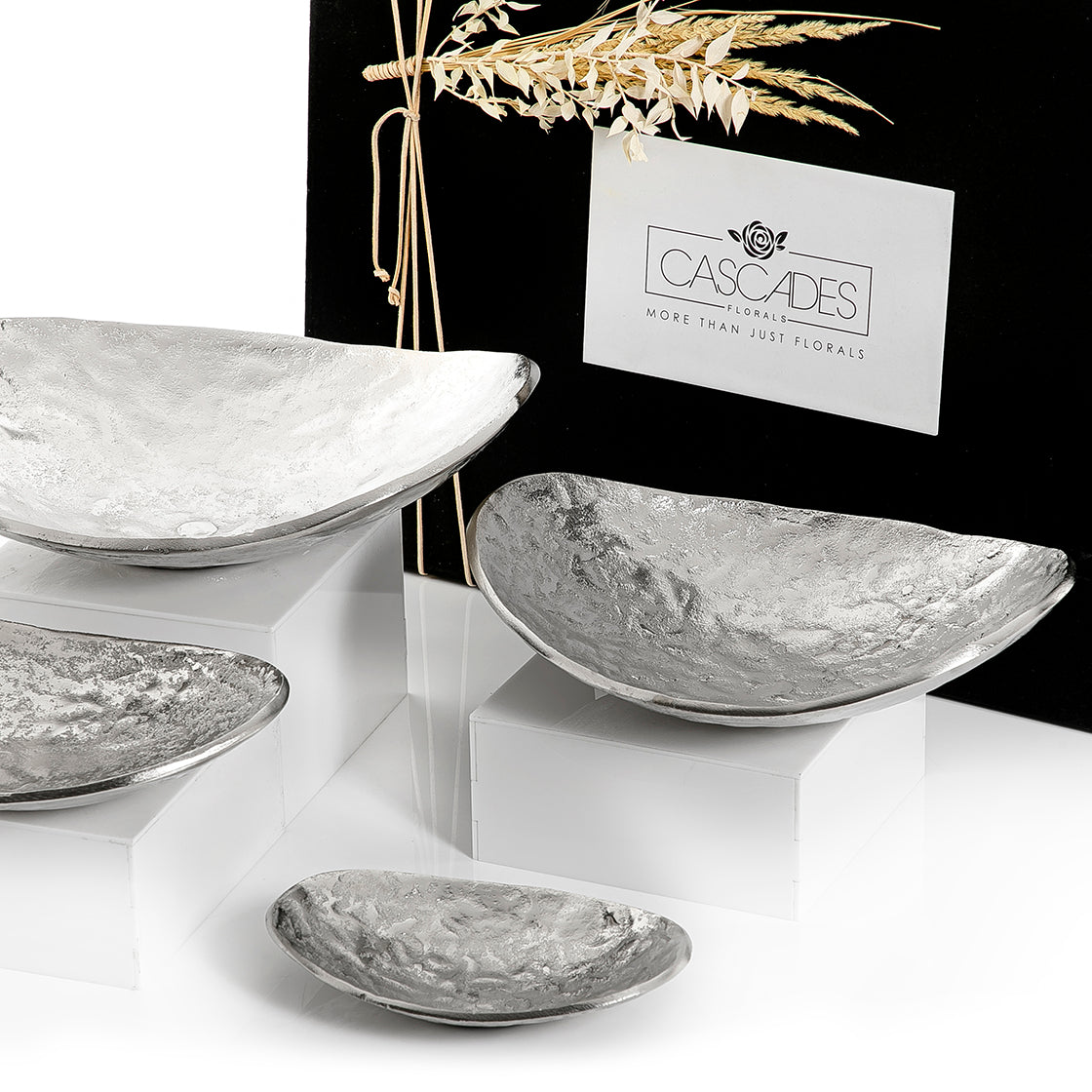 Set of 4 metal trays with gift box