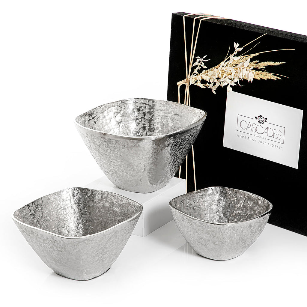 Set of 3 metal bowls with gift box