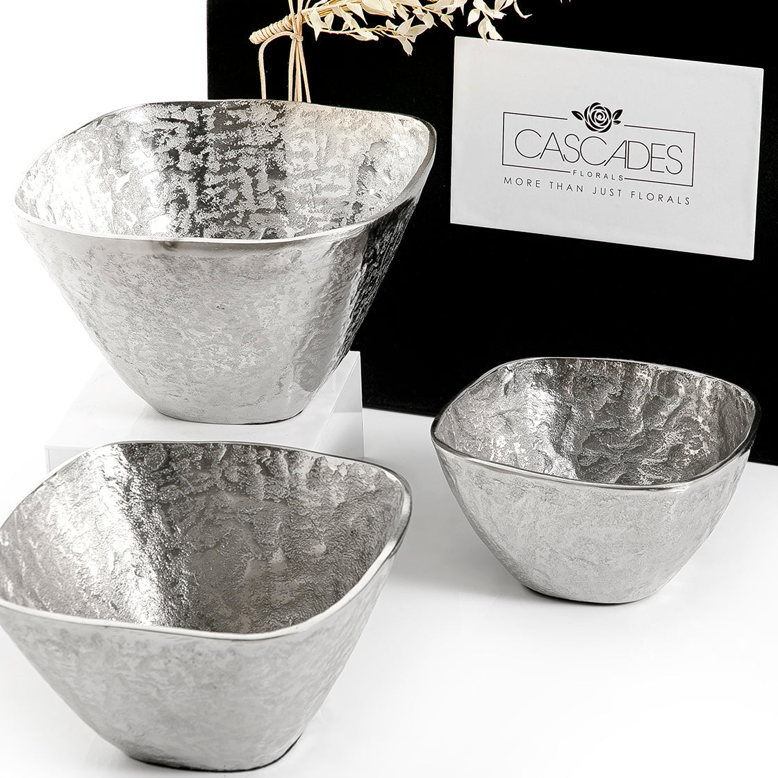 Set of 3 metal bowls with gift box