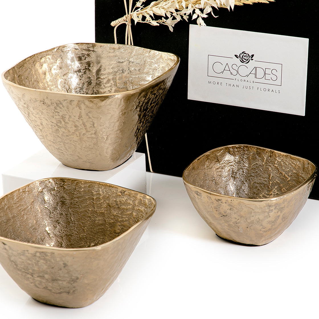 Set of 3 metal bowls with gift box
