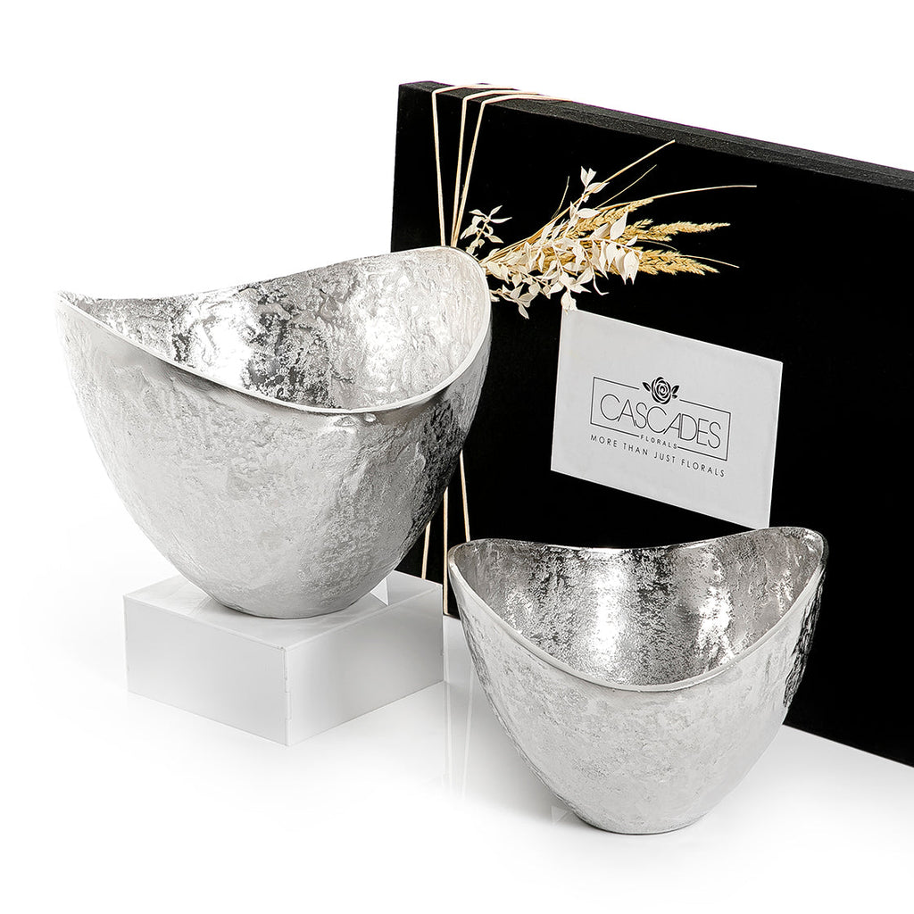 Set of 2 metal bowls with gift box
