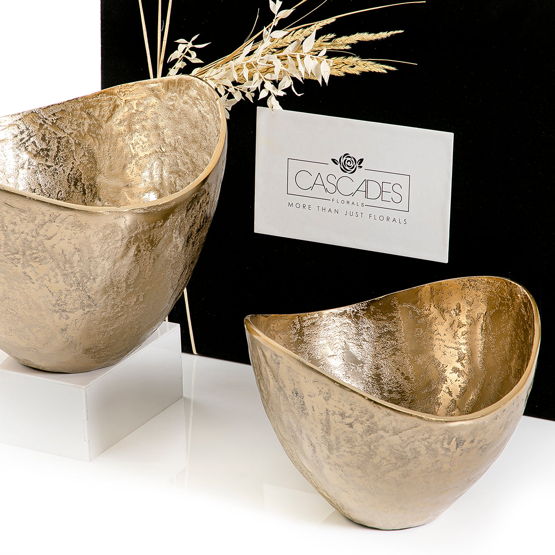 Set of 2 metal bowls with gift box