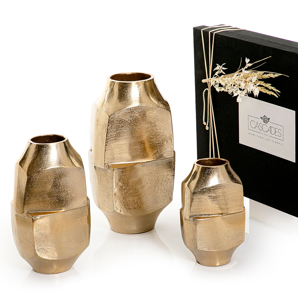 Set of 3 metal vases with gift box