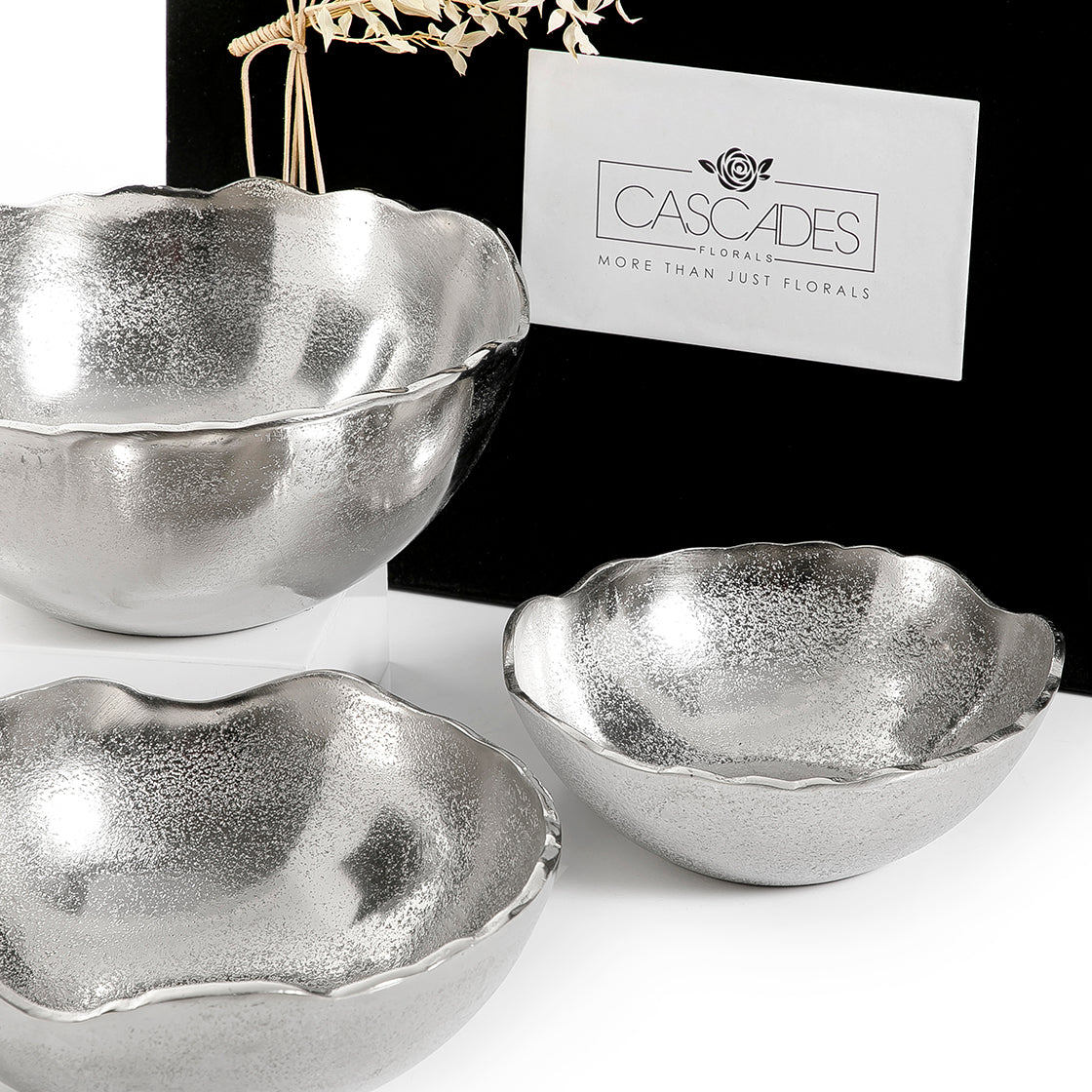 Set of 3 metal bowls with gift box