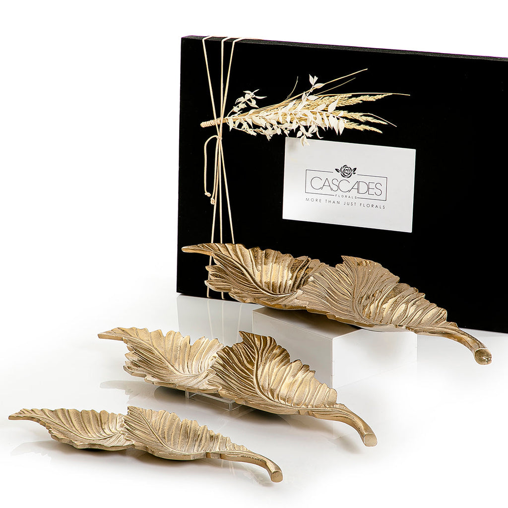 Set of 3 metal plates with gift box