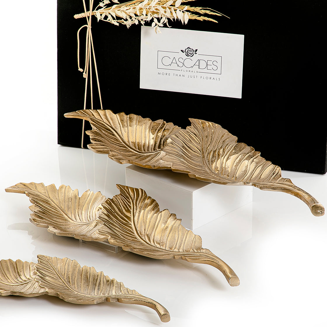 Set of 3 metal plates with gift box