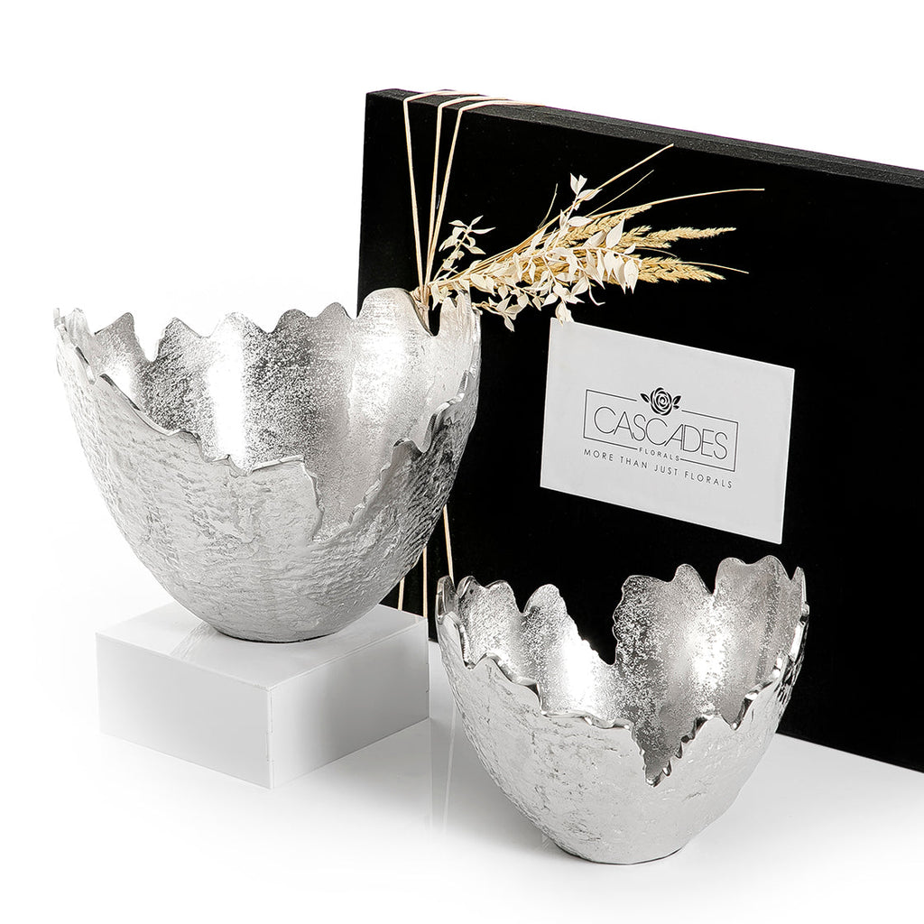 Set of 2 metal bowls with gift box