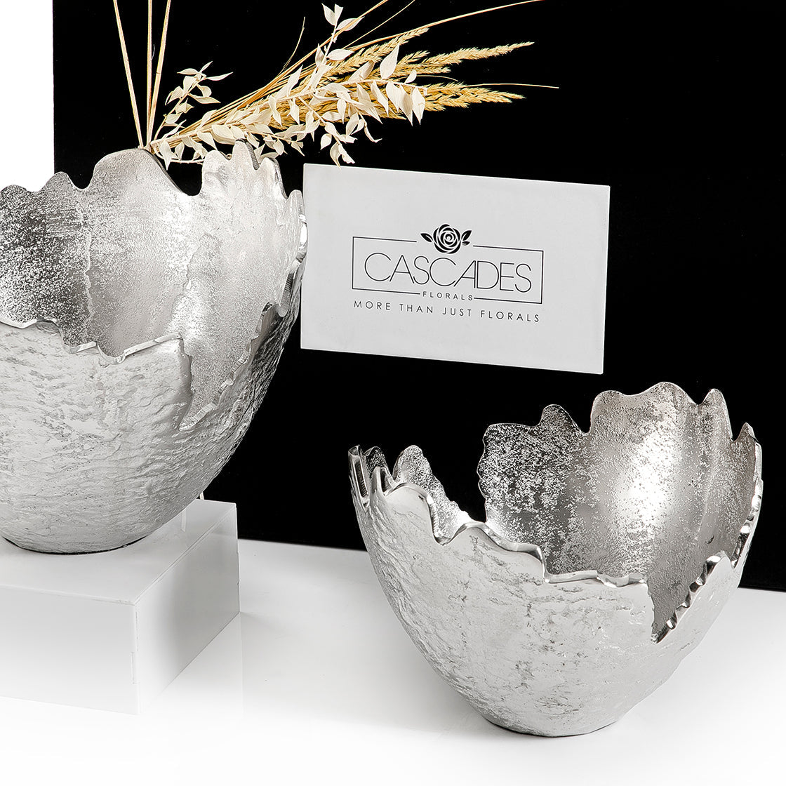 Set of 2 metal bowls with gift box