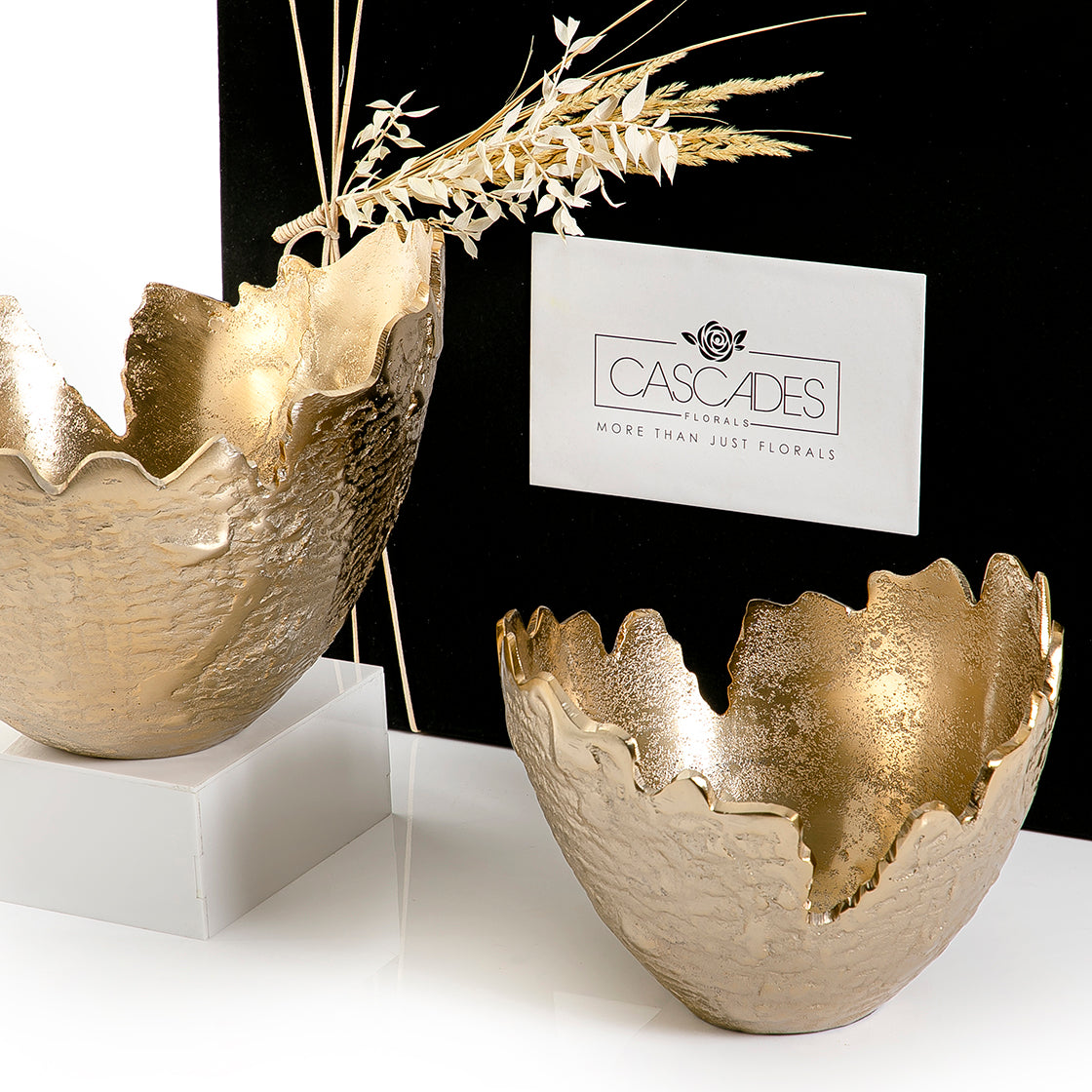 Set of 2 metal bowls with gift box