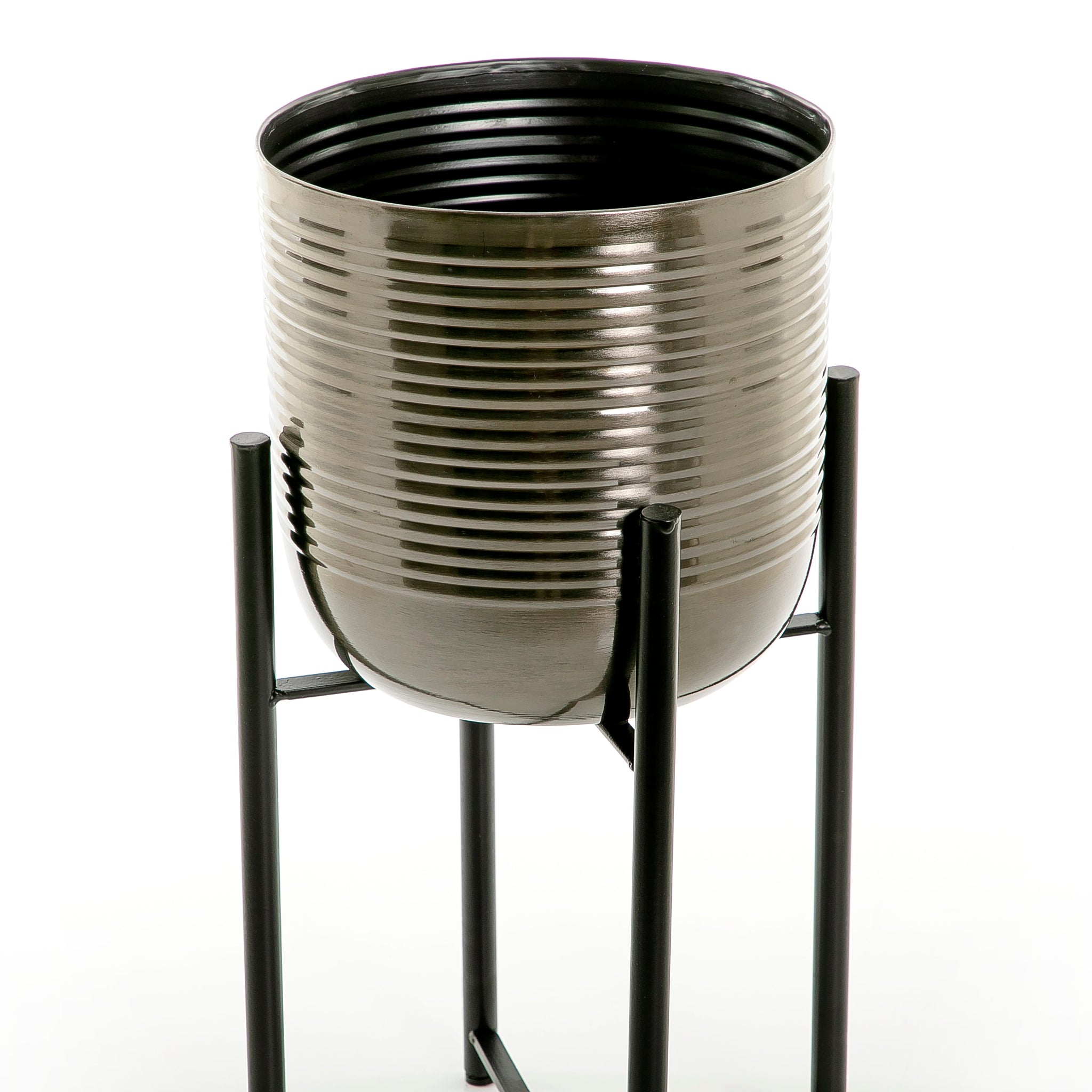 Metal planter with stand